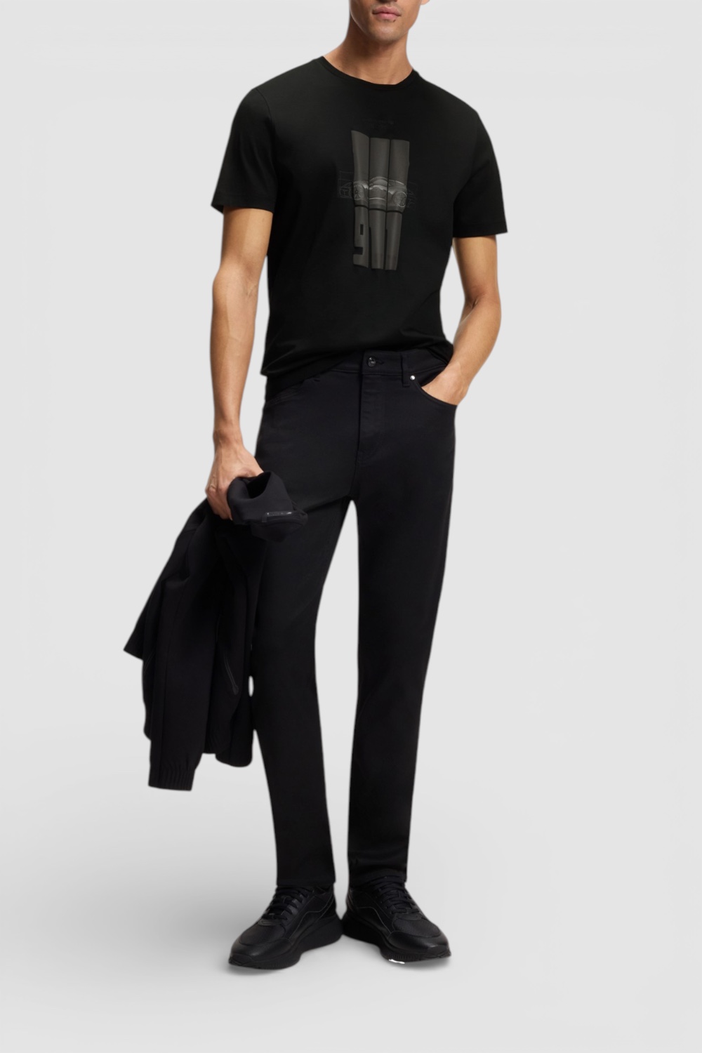 תמונת כל הלוק של חולצת טי